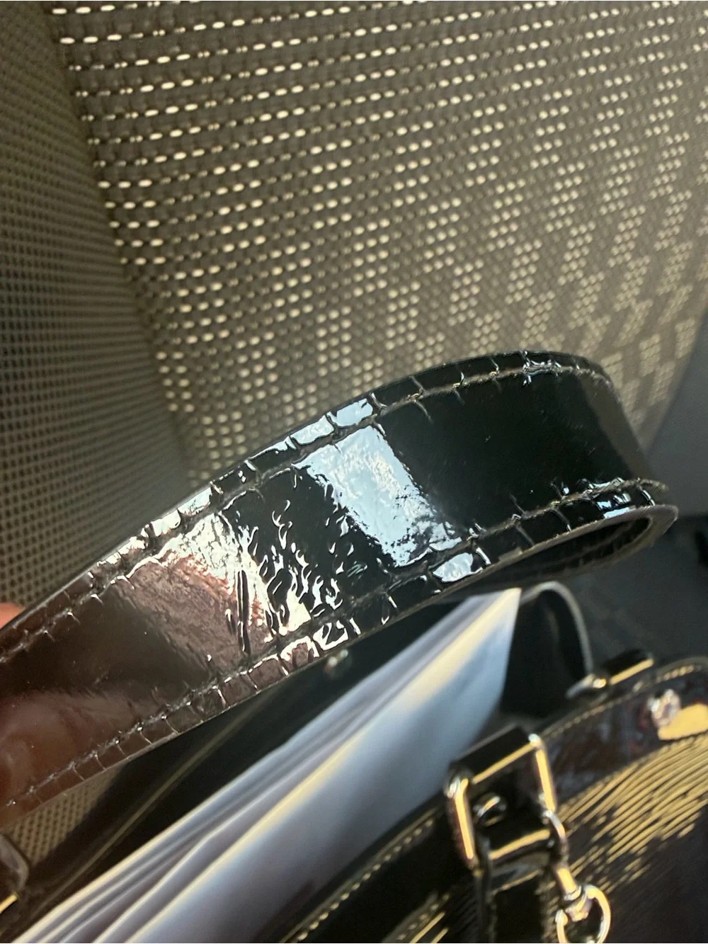 Louis Vuitton electric epi Brea: damaged